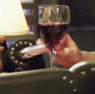 EnchantedSwans's tweet photo. ✨ CS Collection
CS 'hooking' hands | 4x12-13
💜💜💜
#captainswan #emmaswan #killianjones #jennifermorrison #colinodonoghue #onceuponatime #ouats4 #cscollection #csholdinghands #captainswanholdinghands https://t.co/rzH6ZNmn2M