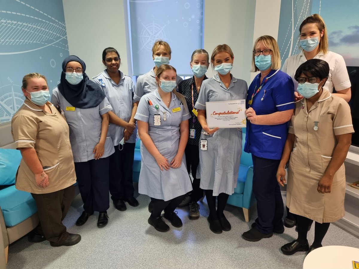 Angievivienne's tweet photo. An absolute pleasure to present Grace and the amazing oncology team on wd 34 Freeman with Greatix spotlight award for going above and beyond organising a wedding for one my patients. Given them treasured memories
@NewcastleHosps 
@NcccOncology 
@freemanward34 https://t.co/Xwrx6cRbfv