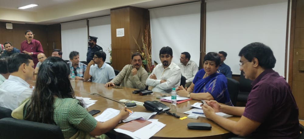 Had A Fruitful Meeting at SRA Office - SLUM REHABILITATION AUTHORITY with CEO Shri Satish Lokhande Ji &amp; other Officers regarding Various Issues on Projects Going on in #Versova_Constituency. Also Present were corporator Yogiraj Dabhadkar. 
#Versova #Development