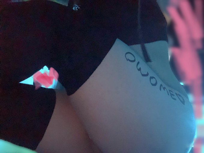 An old neko pic that I took for my favourite lewd vr content creator @OwOmeVR 💜💕💕 https://t.co/IJgAN