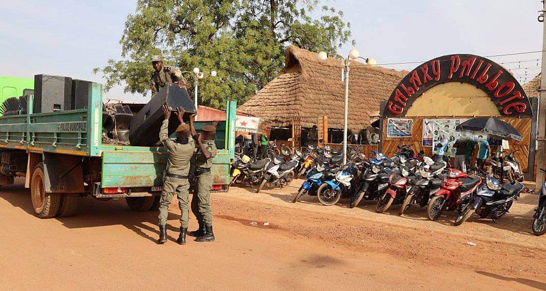 ActualiteBf's tweet photo. La #PoliceMunicipale, service public le plus corrompu au Burkina en 2021 (#RENLAC) https://t.co/VxeMFpJWB0 via @ActualiteBf #Corruption #Gouvernance #Lwili #BurkinaFaso #Burkina https://t.co/wY25qwVth1