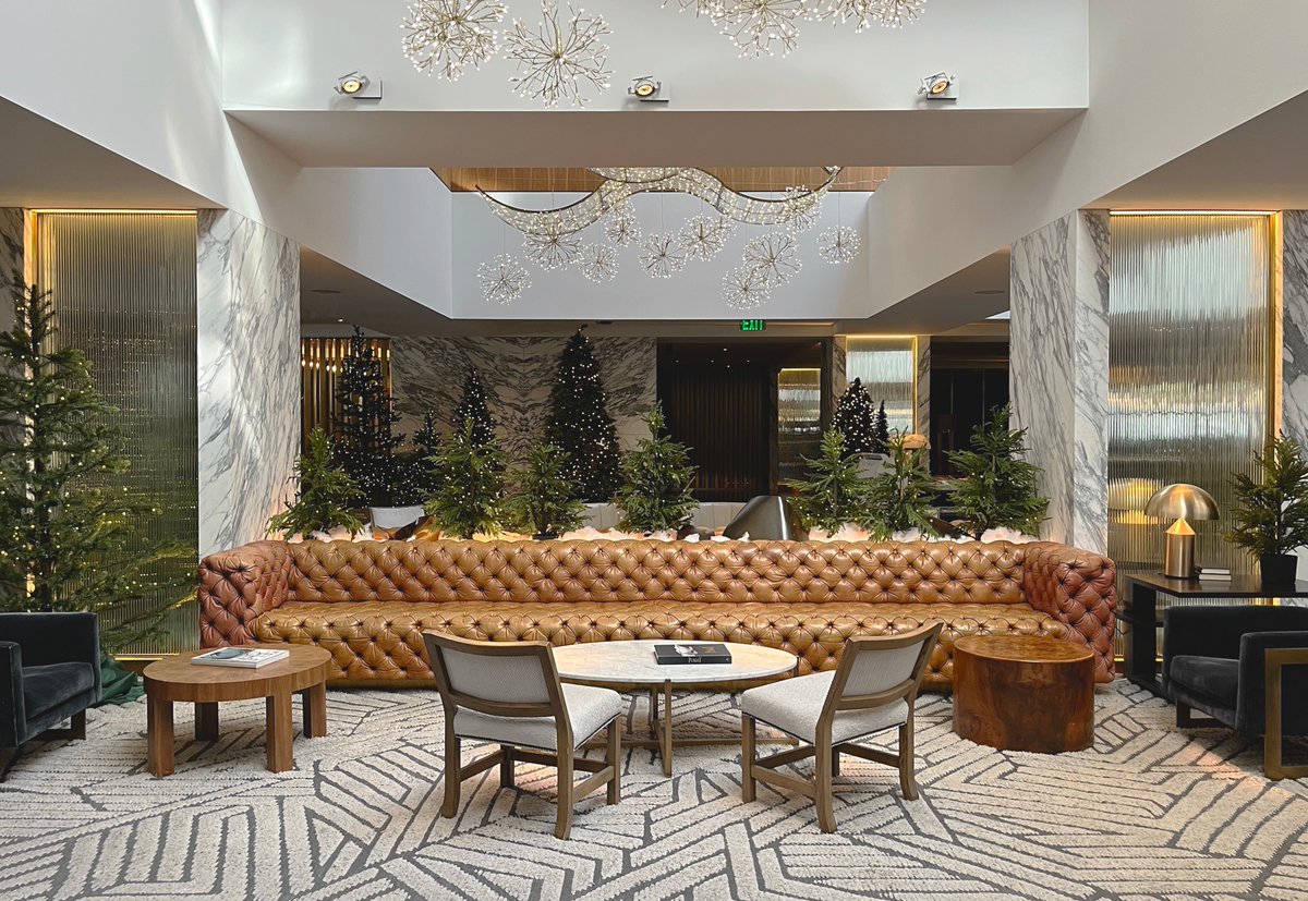 With thousands of twinkling lights and an abundance of evergreens, our transformed lobby lounge captures the essence of the season. 

Let #fshouston be your home away from home during the holidays by visiting bit.ly/3Y4mmCA