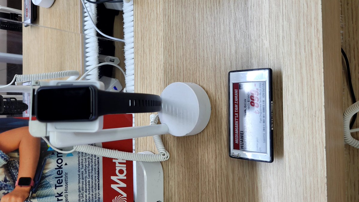 malkocogluemrah's tweet photo. @mediamarkt_tr @HuaweiTurkiye @Gebze_Center Ürünü aldığım bölümdeki çalışan zam gelmiştir yenilememişlerdir diye cevap verdi ve kaydı yapan diğer personele gitti. Kaydı yapan personel özel fiyat isteriz 45 dk yada 1 saat bekler diye haber gönderdi diger personel ile. https://t.co/AMgpZ3E5Qh