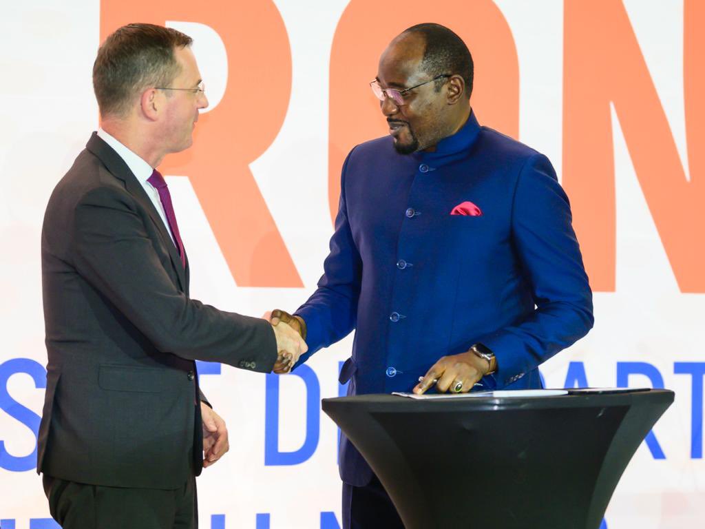 Mardi 06 décembre la 2ème Table Ronde des bailleurs et des partenaires au développement du #Niger. #Ministreduplan <a href="/mohamedbazoum/">Mohamed Bazoum</a> <a href="/Ibrahimayacoub/">IBRAHIM Yacouba</a> @SPimentaIFC <a href="/PresidenceNiger/">Présidence du Niger</a> 
#InvestirAuNiger
#PDES 2022-2026