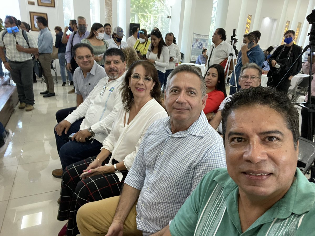AncerRegsureste's tweet photo. Nuestro presidente nacional de la comisión de turismo y coordinador (vicepresidente) @ancer_nal @leninamaro participando en el Programa Municipal 
“Estoy Contigo Empresarial” @CCERM2022 @CICsolidaridad @AHRM_oficial @AHRMMparedes @CANIRACPlaya @wilberthgtz https://t.co/2ReGyNfZsg
