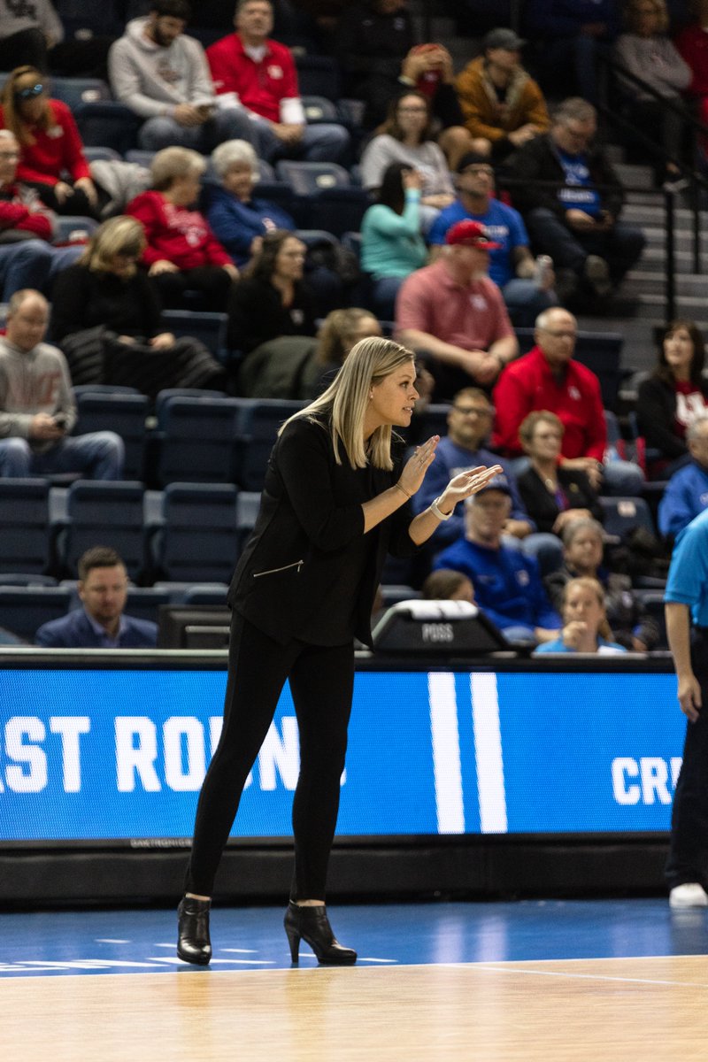 South Dakota Volleyball tweet media