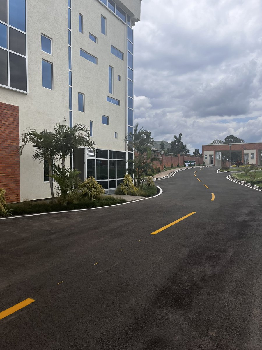 CondoJeanine's tweet photo. So proud of you @RwandaMilitaryHosp- amazing services - great Customer care - cleanness 👌…if you need great rapid - state of art medical services- please use @RwandaMilitaryHosp Muhabura wing - for an expedited and quality medical service. Trust me… Kudos. @nsanzimanasabin https://t.co/WWD7JDkjOd