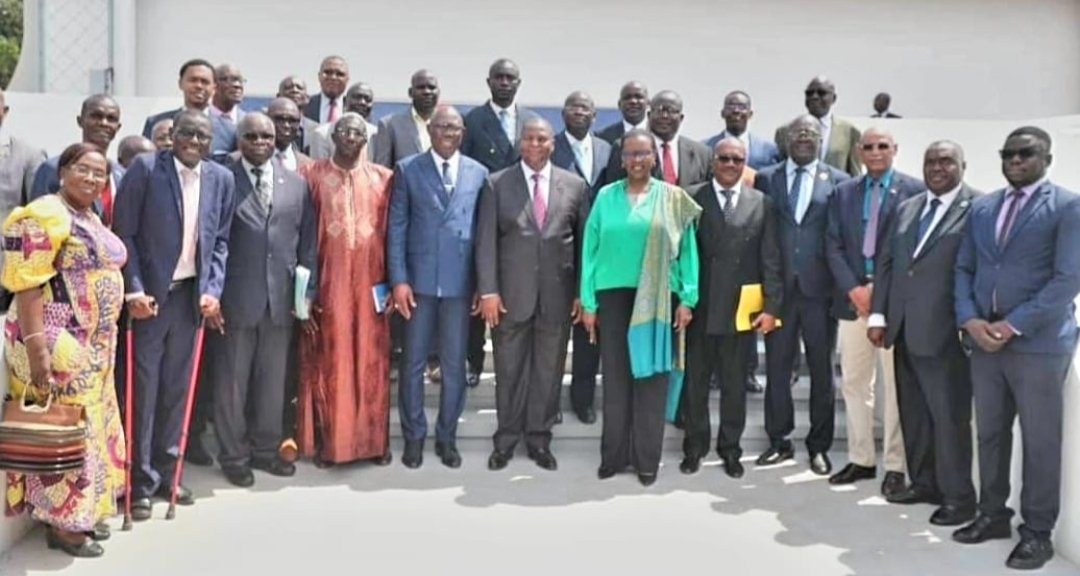 Amb_Matondo's tweet photo. Je salue déclaration par leaders de dissolution groupes armés (RPRC,MLCJ,UFR &amp; UFRF)lors d'une cérémonie à #Bangui présidée par SE @FA_Touadera

Appelle tous les groupes armés signataires #APPR-RCA + autres à s'inscrire dans cette dynamique,conformément engagements pris #APPR-RCA https://t.co/4667E6bOMk