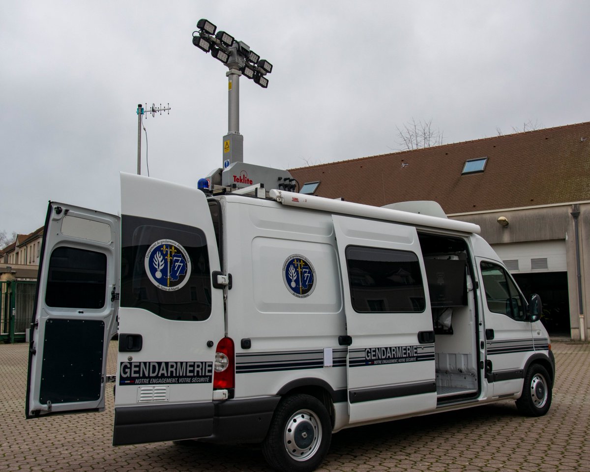 Le groupement de gendarmerie départementale de Seine-et-Marne dispose désormais de sa brigade de contact mobile ! 

Une étude menée depuis plusieurs mois a conduit à la conception d’un véhicule particulièrement adapté à l’accueil du public en mobilité.