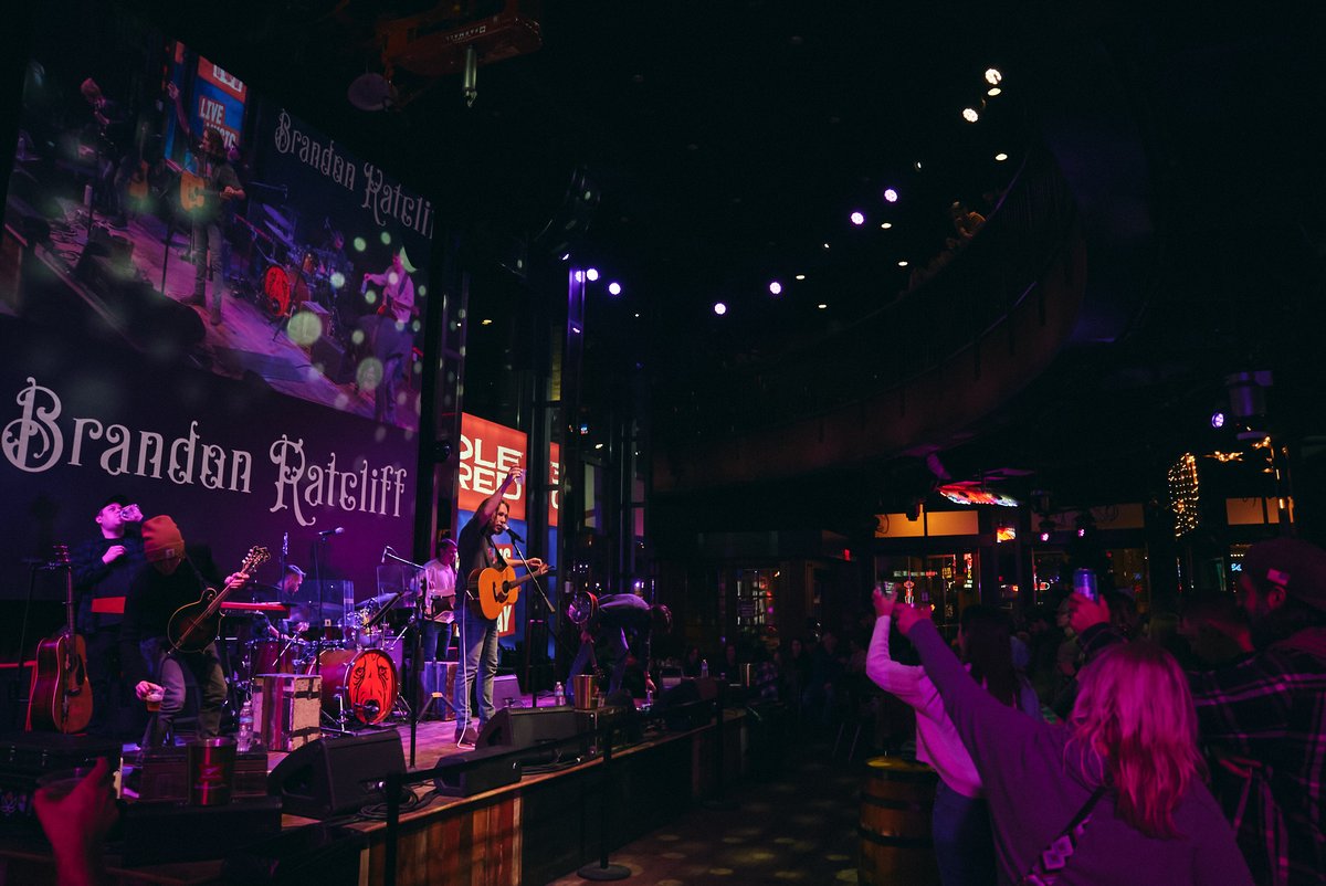 brandonratcliff's tweet photo. Had a blast celebrating Tale Of Two Towns at Ole Red last night... thanks to everyone that came out! "Drove Me Country" is out this Friday and the new album Tale Of Towns is out 1.6.23!

📸: Robert Chavers https://t.co/a8TE3SMbQt
