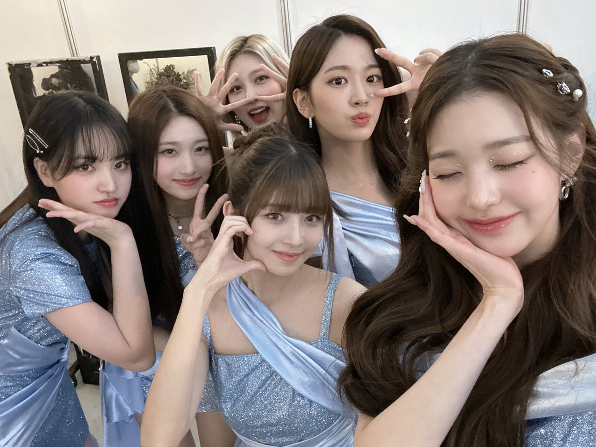 so grateful that dive gave us this precious memory, which is enough to share between us. these awards will remain in our hearts for a long, long time. never tired to say thank you to dive and ive for stay by my side. let’s always walk together on the flower path, dive. ♥︎