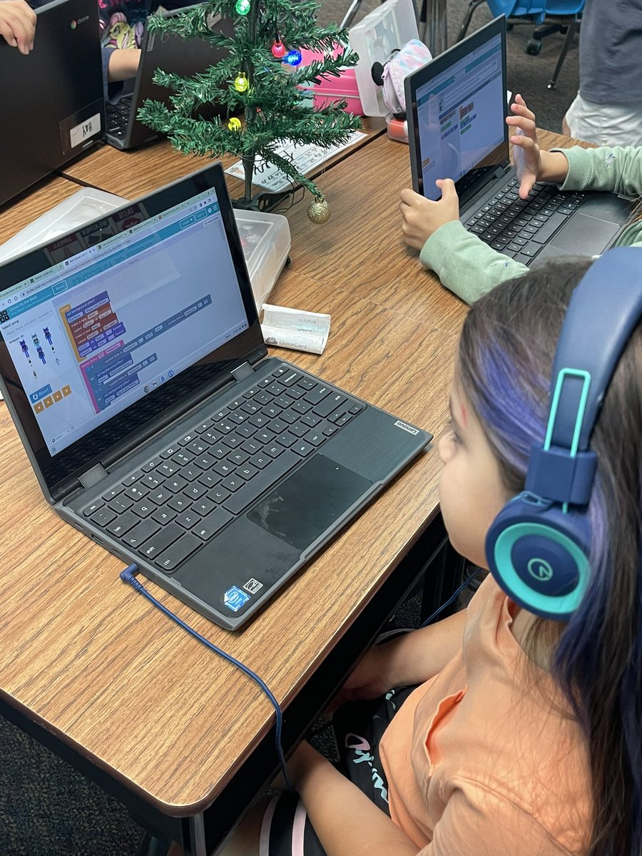 Hour of Code <a href="/HaudeKISD/">Haude Elementary</a>! They are loving this choice board! <a href="/KleinISD/">Klein ISD</a> #howdyfromhaude