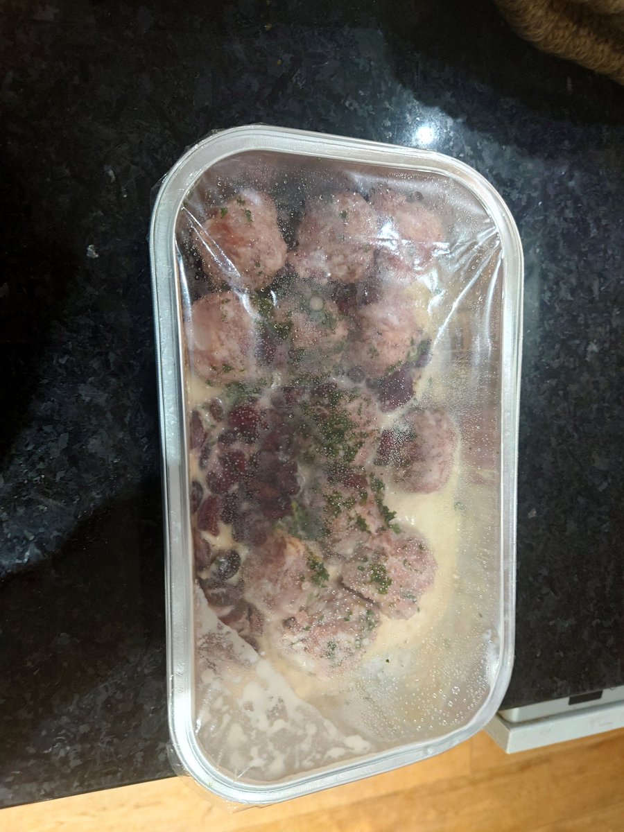 LadyLADoyle's tweet photo. Serves 4?? @Tesco you might want to re-evaluate your serving suggestion pictured on the box... The pack contains 12 meatballs, if that is split 4 ways, that's 3 each?? 

Every little helps hey 🤣

#everylittlehelps #CostOfLivingCrisis #tesconeedtodobetter https://t.co/zjYIso9bDN