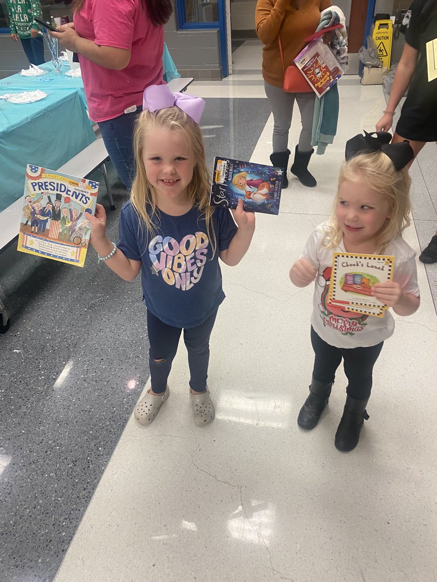 Mrs_ABetts's tweet photo. Had so much fun at our Winter Wonderland Literacy night! ❄️ https://t.co/kOiod5C7qH