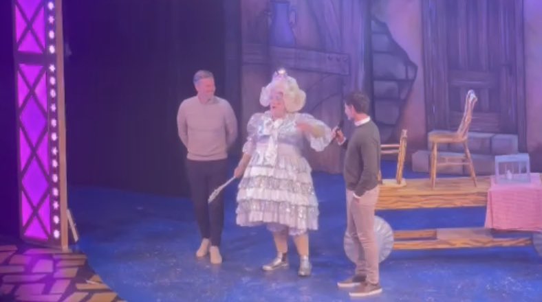 What a treat to have the Cowley family with us last night <a href="/KingsTheatre/">Kings Theatre</a> <a href="/thepompeypanto/">The Pompey Panto</a> - even a little appearance from <a href="/dancowley1/">Danny Cowley</a> &amp; <a href="/Cowleyn8/">Nicky Cowley</a> - hope you all had a great night! <a href="/Pompey/">Portsmouth FC</a>