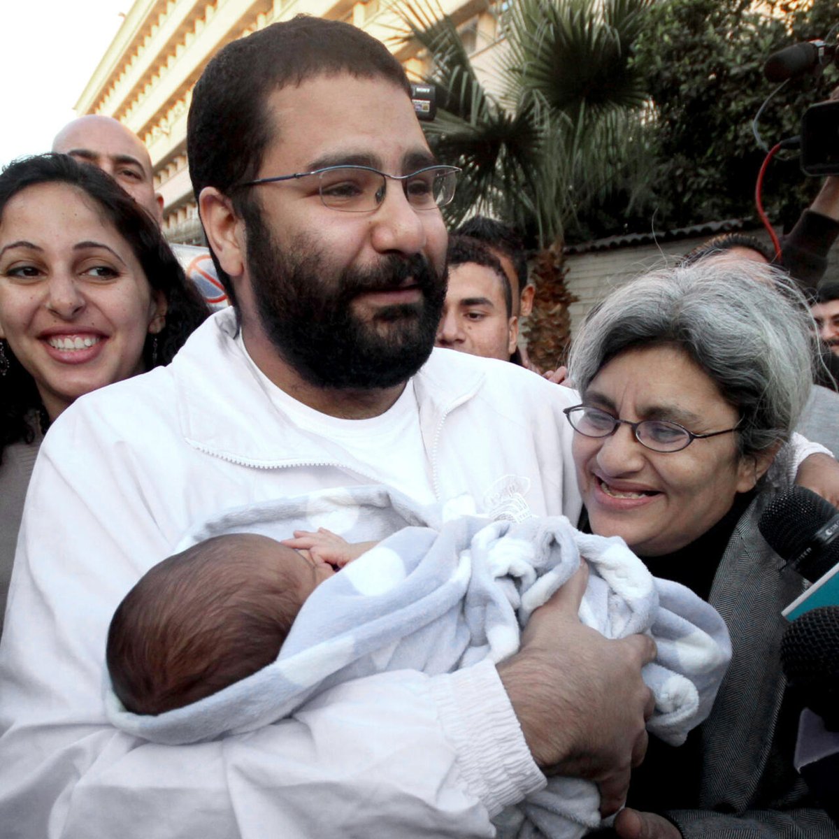Today, Khaled, the son of Egyptian blogger Alaa Abdel Fattah, turns 11 years old. 

@Alaa should be free and celebrating with his son. Instead, he's been behind bars for and missed all of Khaled's birthdays since he was born except for one.

#FreeAlaa #SaveAlaa