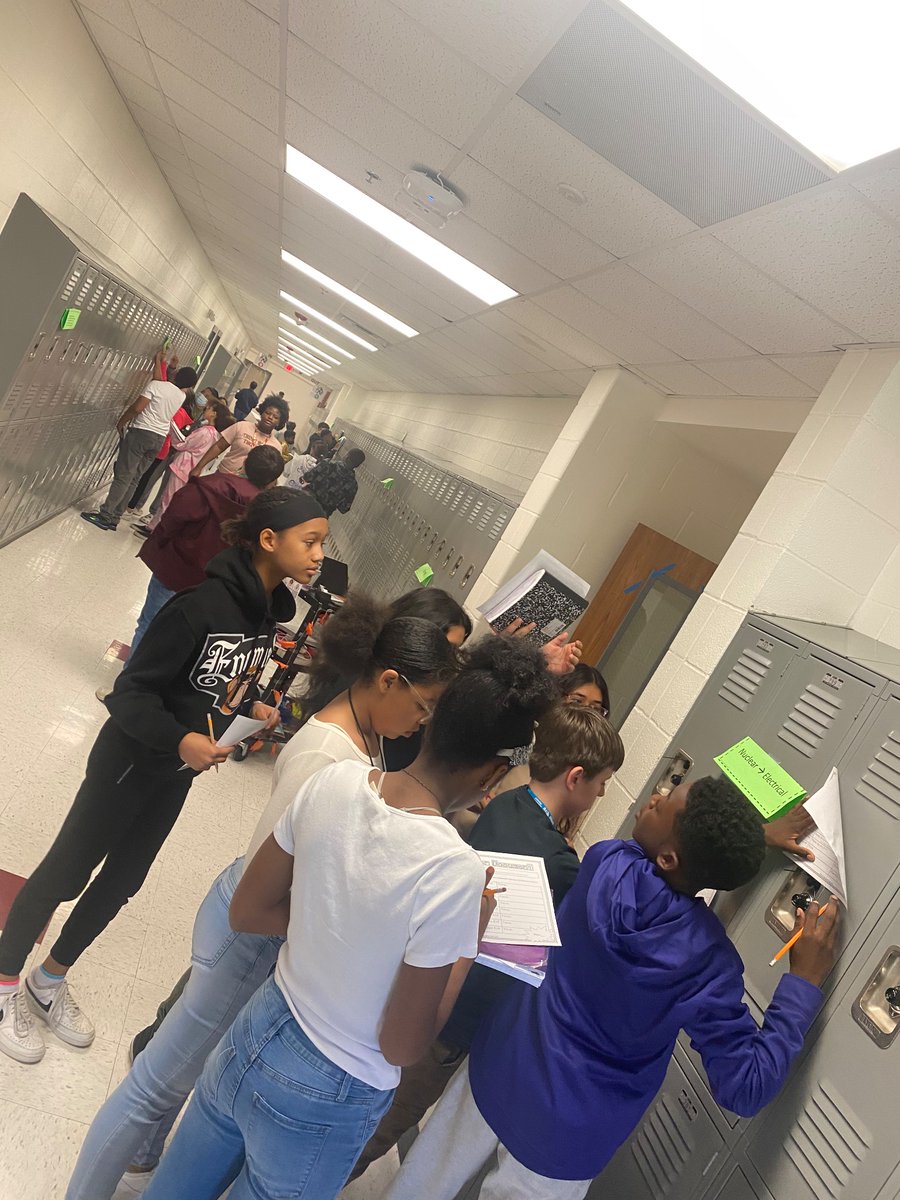 Lots of collaboration and learning happening in room 613! <a href="/gpisdSTEM/">gpisdSTEM</a> <a href="/GPISDScience/">GPISDScience</a> #sciencerocks