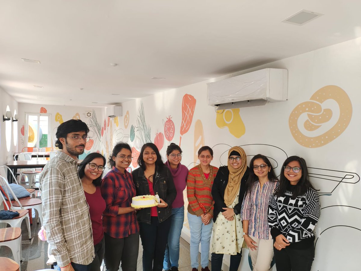Jain_Lab's tweet image. Congratulations to Harshita @_Harshita3008 for successfully completing one of the qualifiers for PhD candidacy! And belated bday celebrations for Keya who recently joined as JRF with @IshAmbar @khushboo251995 @vishakha @pippalbhumika