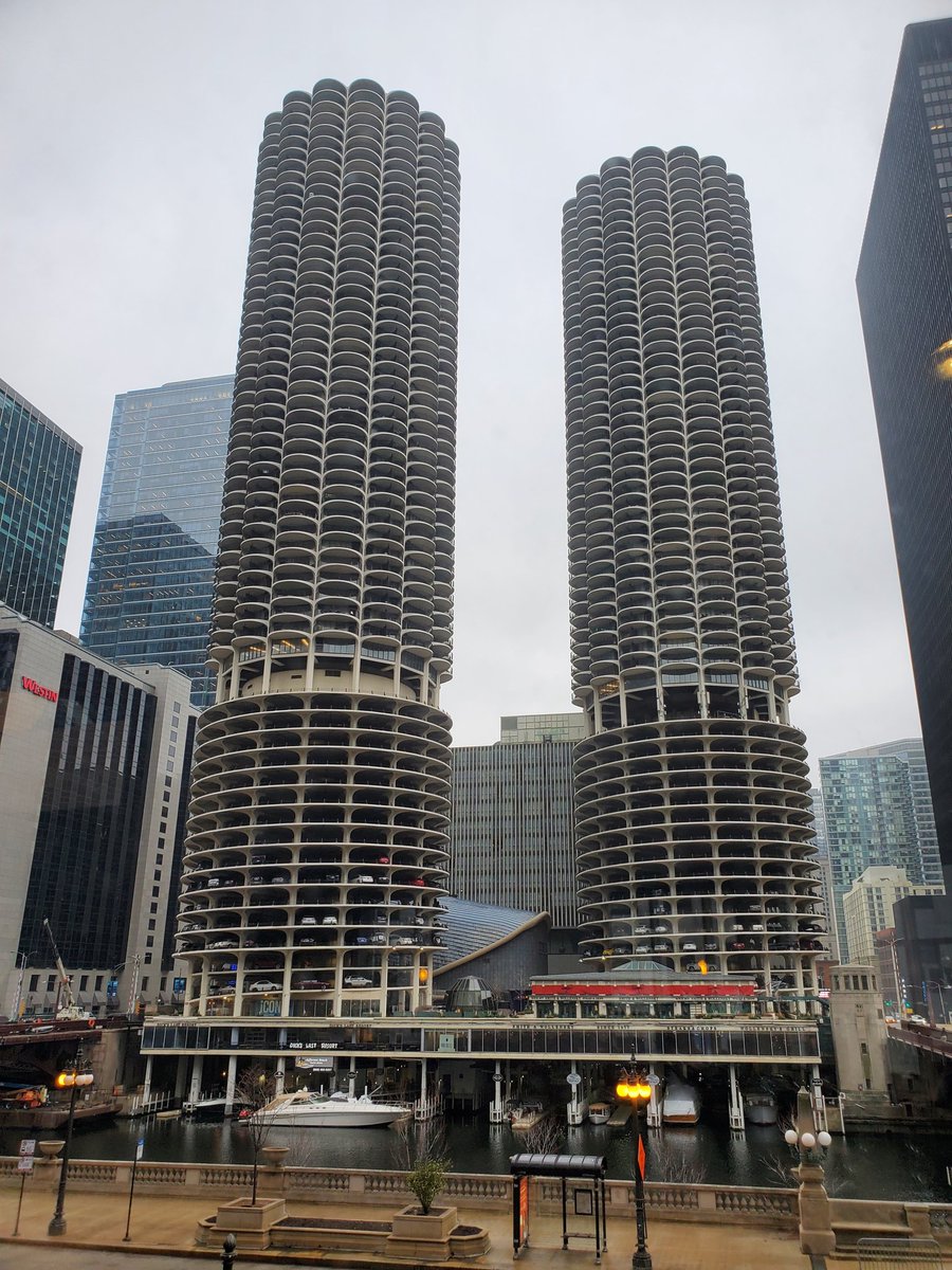BenjaminCrew1's tweet photo. I want a kaiju film set in Chicago where the monsters pick up these buildings and eat them like corn on the cob https://t.co/rUwHuXmxPj