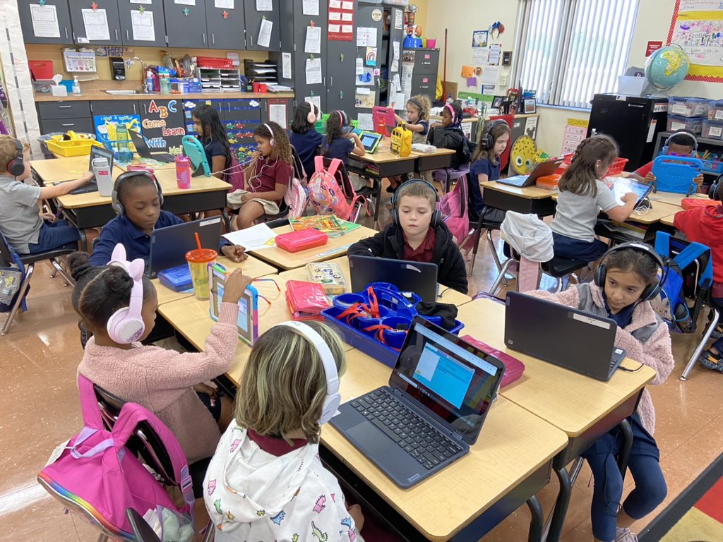 MrsK_Ochoa's tweet image. My firsties had a blast on @codeorg doing the #hourofcode2022 on our 1 to 1 devices at @TurnerBartelsK8! @TampaBaySTEM @WeAreHAEST @HCPSElemScience