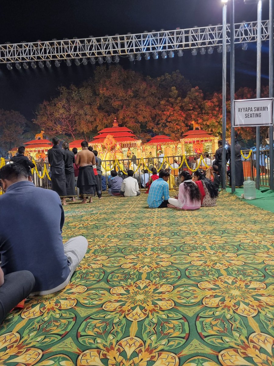 stayhumbledeepu's tweet photo. Swamiye Saranam Ayyappa
🙏🙏🙏
#AVCOLLEGE
#Hyderabad https://t.co/PwPuMkTD88