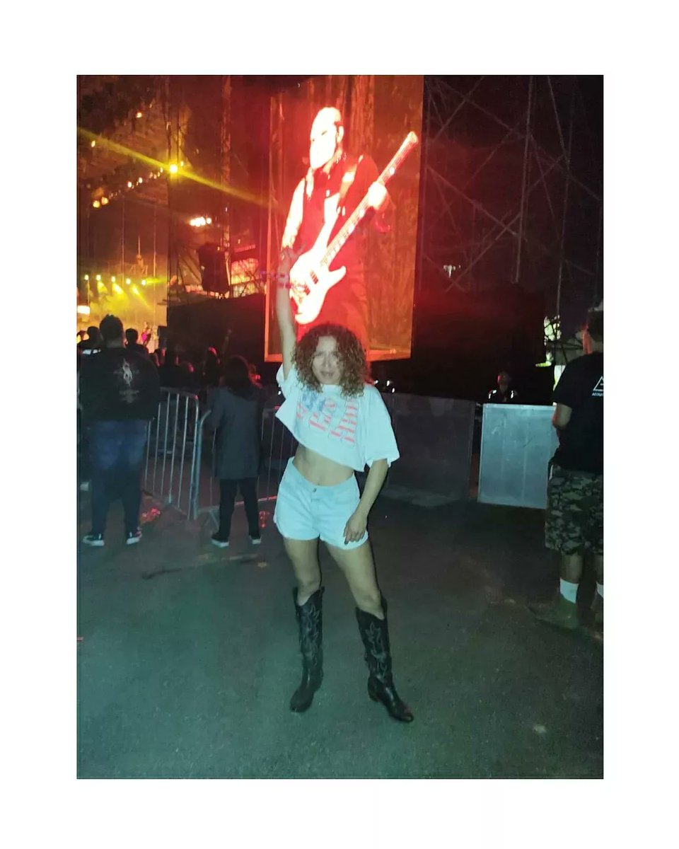 MoonikAldama's tweet photo. Que bonito disfrutar la vida y su música... 🖤🤘🎶 @slipknot @OficialVynil
#conciertos #lamúsicanosune 
#vynil #slipknot 
#disfrutando #LamusicaNosUne https://t.co/jFp8w2msZV