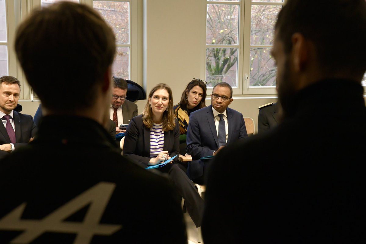 PapNdiaye's tweet photo. Valorisation des filières industrielles, partenariats avec les entreprises, mixité des parcours... La voie professionnelle au cœur de nos échanges ce matin avec @CGrandjean_ au CNR Éducation du lycée polyvalent Gustave Monod à Enghien-les-bains. Merci à tous ! https://t.co/uk3LVyPPc7