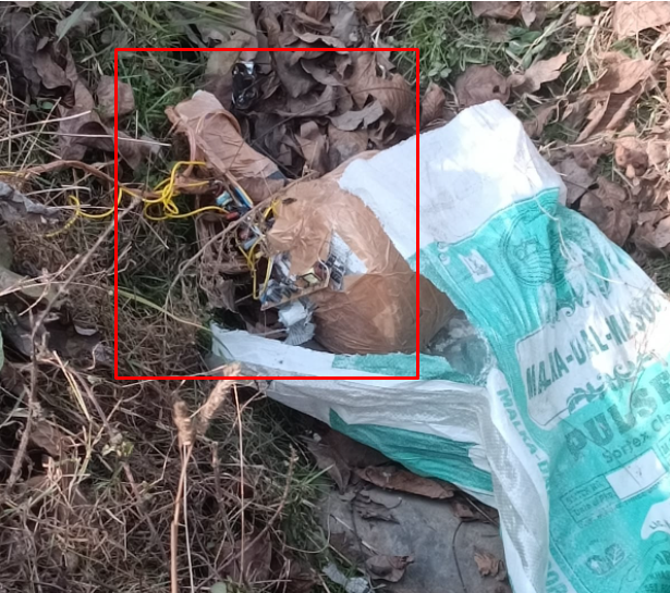 ChinarcorpsIA's tweet photo. #Chinarwarriors &amp; @JmuKmrPolice averted a major terror attack today by recovering &amp; in-situ destroying an #IED at Tikroo, #Shopian.

#IndianArmy stands by its commitment to keep
#Kashmir terror-free.

@adgpi 
@NorthernComd_IA 
@OfficeOfLGJandK https://t.co/LURJJsrfYP