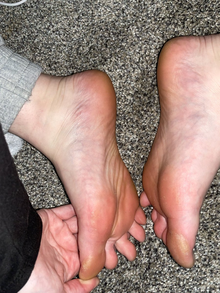 TaylorH228's tweet photo. #sellingcontent #feet #feetworship #feetpicsforsales #seller #feetfinder https://t.co/MgbmuDvpzW