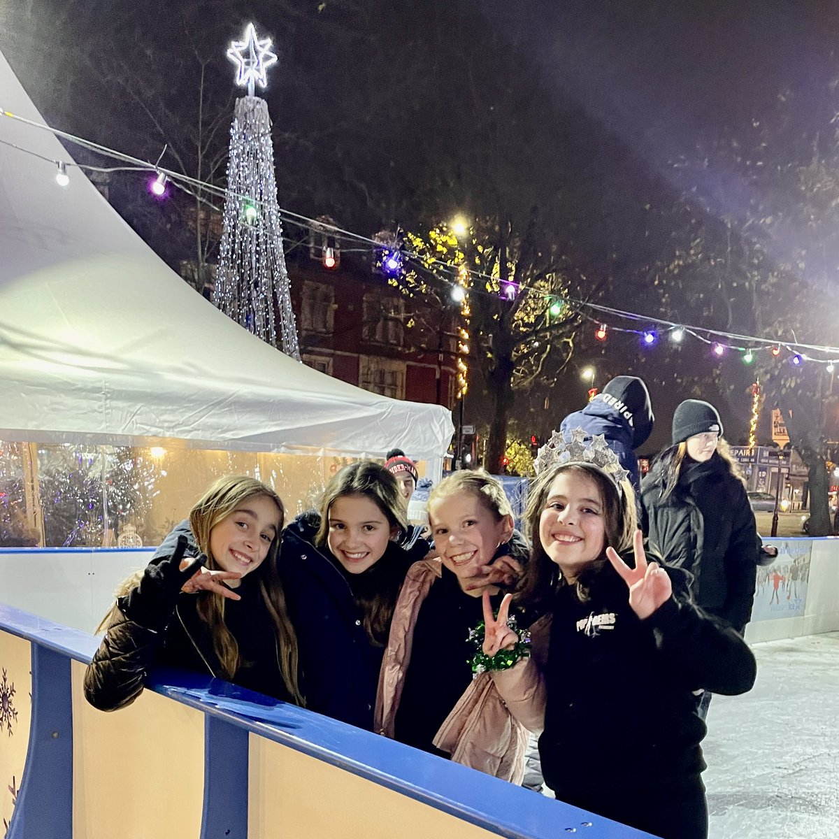 PopGems's tweet photo. And there it is, the Christmas tree lights that PopGems turned on with Santa at @becktogether 🎅🏽🎄✨⛸️
#popgems #popgemsacademy #beckenham #friendship #girlpower #beckenhammums https://t.co/wv83pMPMK1
