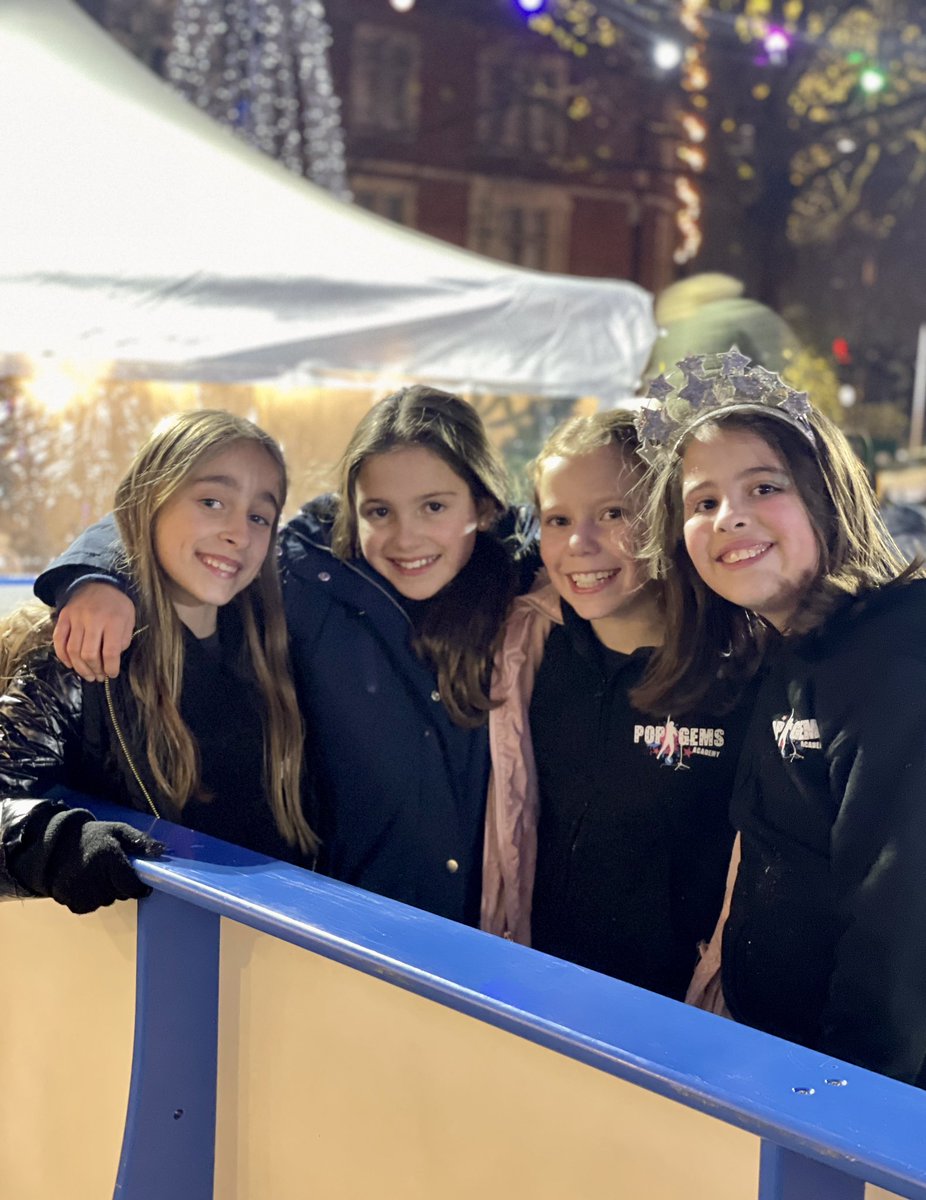PopGems's tweet photo. And there it is, the Christmas tree lights that PopGems turned on with Santa at @becktogether 🎅🏽🎄✨⛸️
#popgems #popgemsacademy #beckenham #friendship #girlpower #beckenhammums https://t.co/wv83pMPMK1