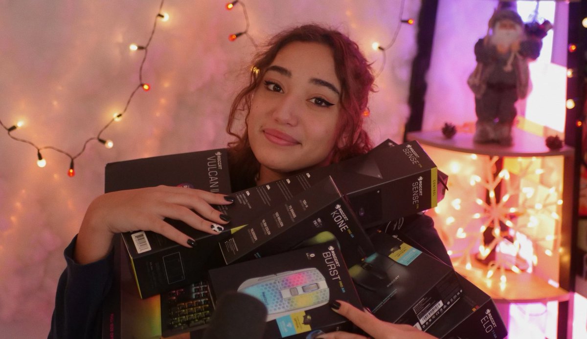 _spicyhoney's tweet photo. Merci @ROCCATFrance pour le Noël en avance !🎅🏼🎄 

L’occasion pour moi de vous faire gagner la souris Kone Pro Air (wireless) ! 

Pour participer : 

- RT♻️ 
- Follow @_spicyhoney 

(TAS le 15/12 🍀) https://t.co/GiG7HWCDQT