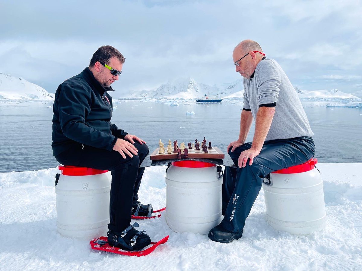 HronecM's tweet photo. Antarctica International Chess Tournament 2022 (Oceanwide Basecamp Expedition) https://t.co/DxtRFDuVit