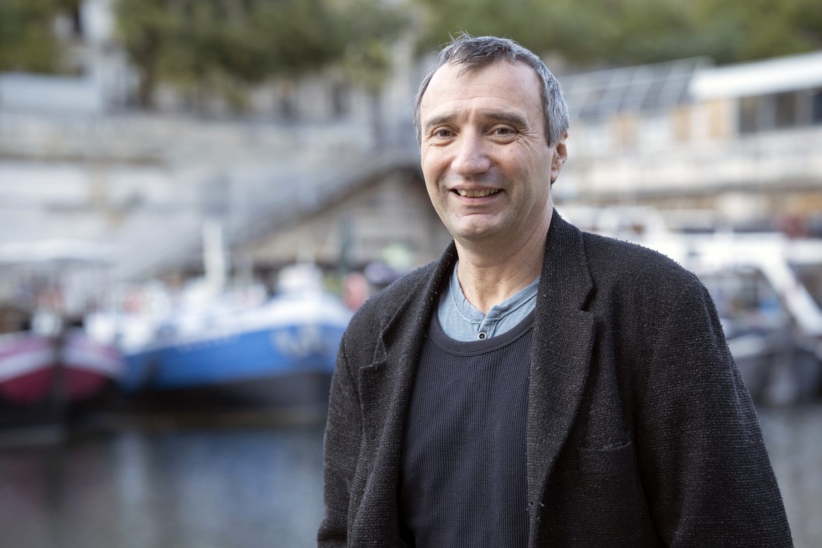 "Chaque espèce de #cétacés émet des sons qui lui sont propres"
🐬 Depuis 2001, le bioacousticien Olivier Adam écoute les sons des cétacés au sein du <a href="/LAM_dAlembert/">LAM - ∂'Alembert - SU & CNRS</a>. Essentiel pour comprendre ces mammifères de + en + menacés. Portrait 👉 sorbonne-universite.fr/portraits/oliv… #VisageSU