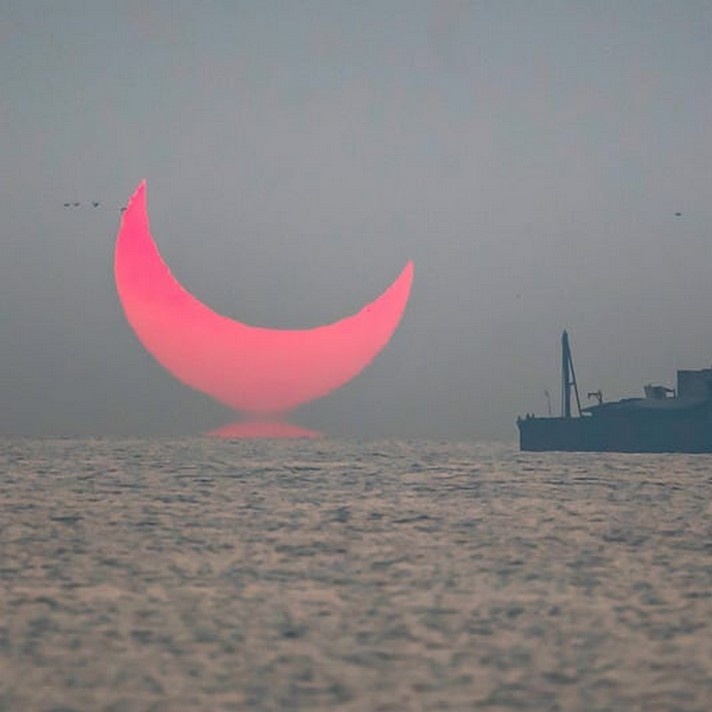 devil's horns during a solar eclipse