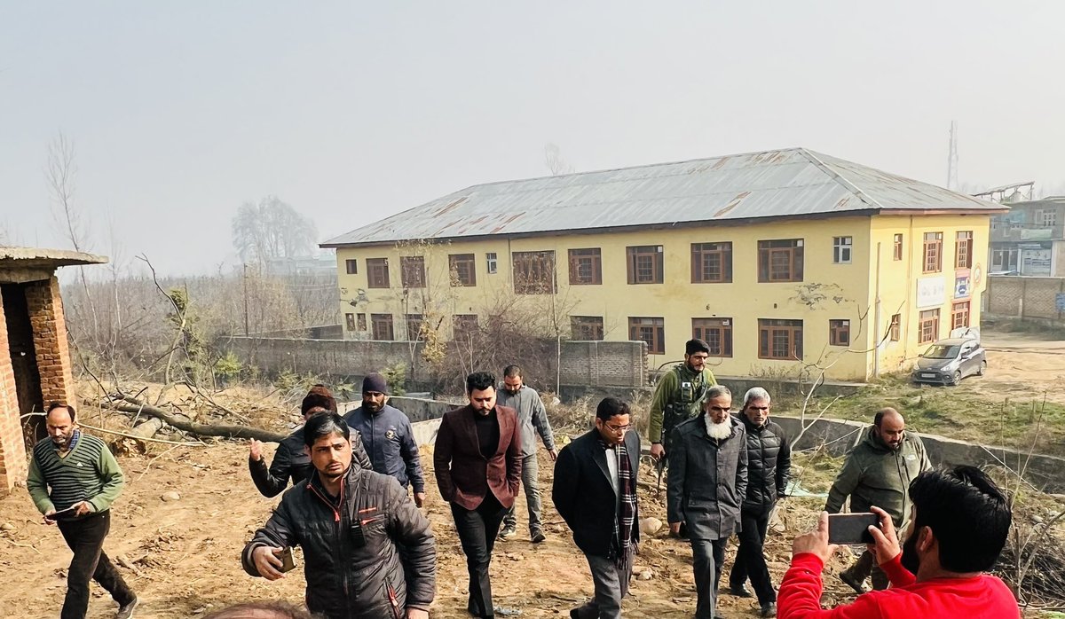 TehsilHerman's tweet photo. Worthy DDC Shopian @justcsachin visited different panchayats of Block Hermain today and reviewed various developmental activities.
@dmshopian @SZainapora 
@Informationspn https://t.co/iTFhJoL5yy
