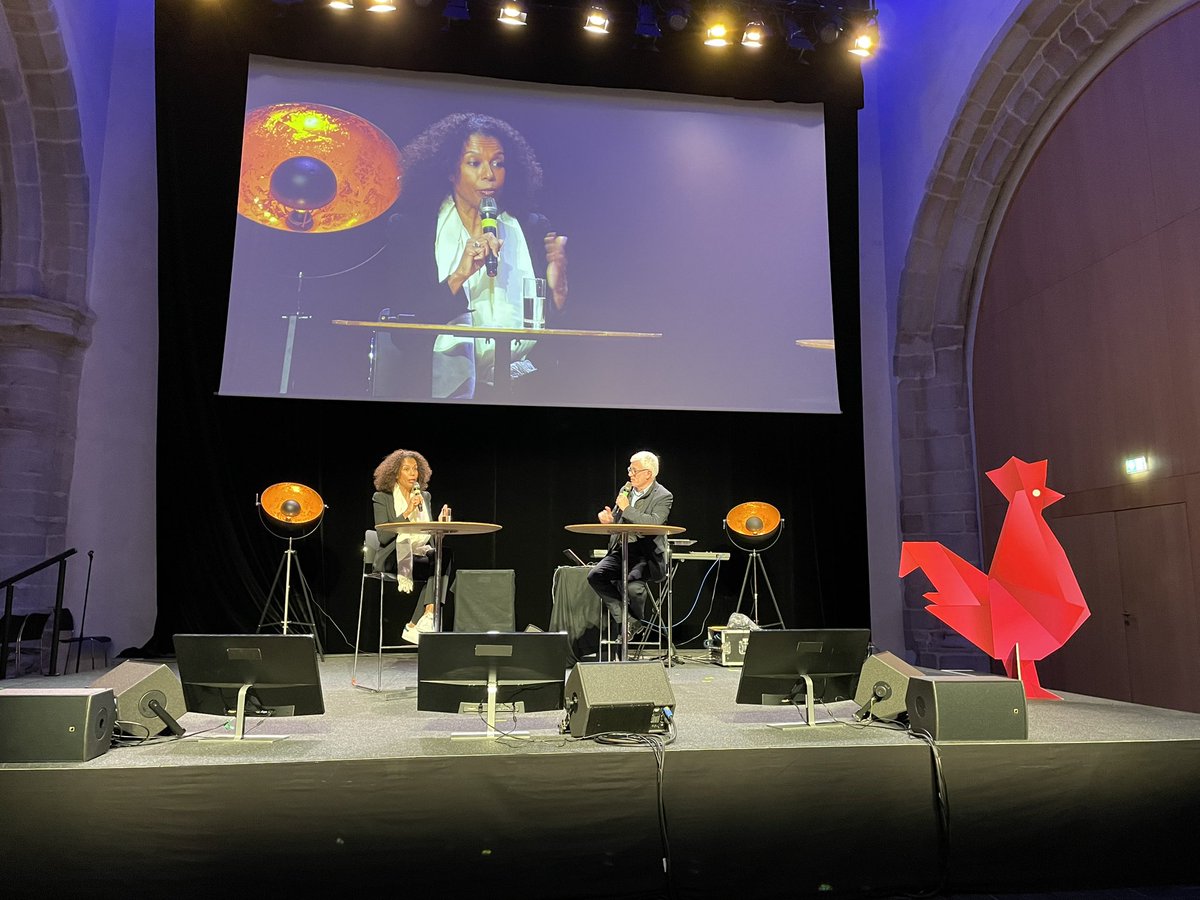 VincentMarcatte's tweet image. #DigitalTechConference L’innovation vertueuse pour @orange  ? @etchoungui s’appuie sur un cadre qui est la théorie du donut de Kate Raworth et aussi sur « un travail de dentelle pour ne laisser personne sur le bord de la route » 🙏 @OrangeBretagne @Orange_Future @OrangeRSE