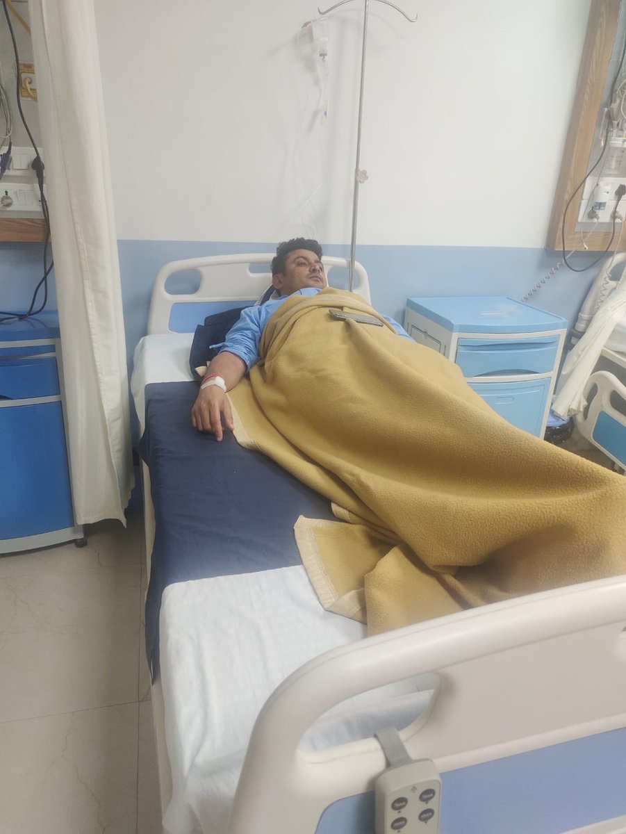 AnjitKumarAAP's tweet photo. 04/12/22 को इलेक्शन खतम होते ही घर के लिये निकलते समय ऑफ़िस की सीढ़ियों से पैर फिसल कर गिर जाने की वजह से दो पसलियाँ टूट गयी कल की जीत में आप सब के साथ शामिल नही हो पाऊँगा,कल की जीत के लिए अग्रिम बधाई @ArvindKejriwal @msisodia @AapKaGopalRai @ipathak25 @AamAadmiParty @AdilKhanAAP https://t.co/ANwKSwSpi1