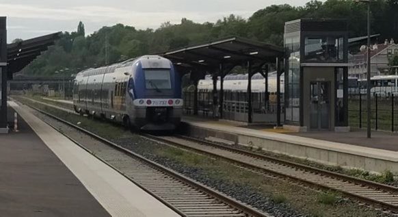 ccsucy's tweet photo. Gare de Sarreguemines : mise en service des ascenseurs : les travaux d’accessibilité de la gare consistaient à la mise en place de 3 ascenseurs, la rénovation des quais (enrobés neufs, pose de dalles d’éveil à la vigilance, éclairage à LED) et la pose de clôtures 👇 https://t.co/Aw6tOd0AuF