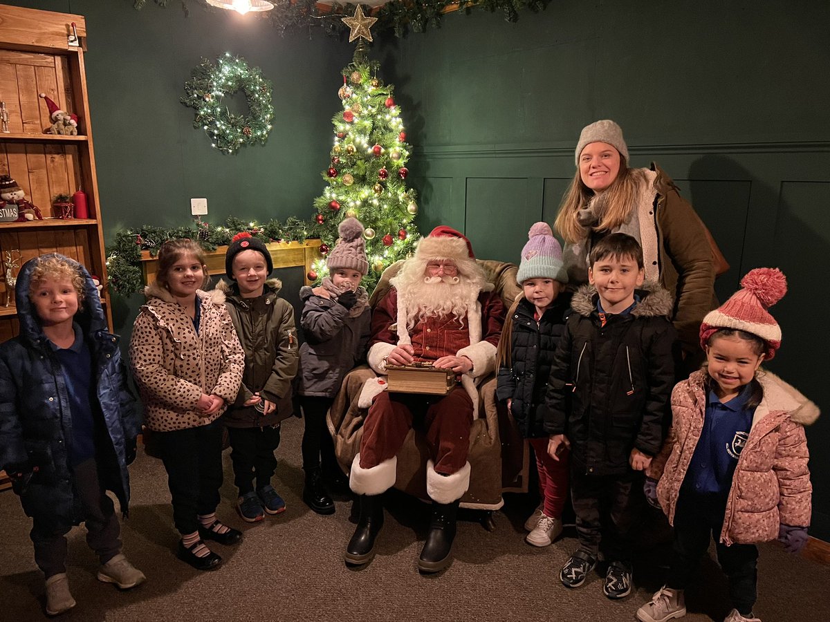 MrsJDunham's tweet photo. Having great fun at Rand Farm Park seeing Santa, Mrs Claus and the elves with Opal and Sapphire! @WinchelseaYear1 @fionamcox https://t.co/MRHvGmtDRn