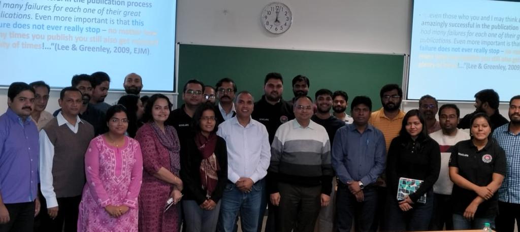 AnilDwivedi11's tweet photo. @iimraipur के पीएचडी स्कॉलर्स, प्रोफेसर्स को प्रोफेसर योगेश कुमार द्विवेदी से रूबरू होने का मौका मिला. @YogiD15 ने डिजीटल मार्केटिंग #ArtificialIntelliegence पर शोधपरक व्याख्यान दिया, जिज्ञासाओं का समाधान भी किया. श्री द्विवेदी फिलहाल ब्रिटेन लंदन में हैं तथा #IJIM के संपादक हैं. https://t.co/DrjSds1GFZ