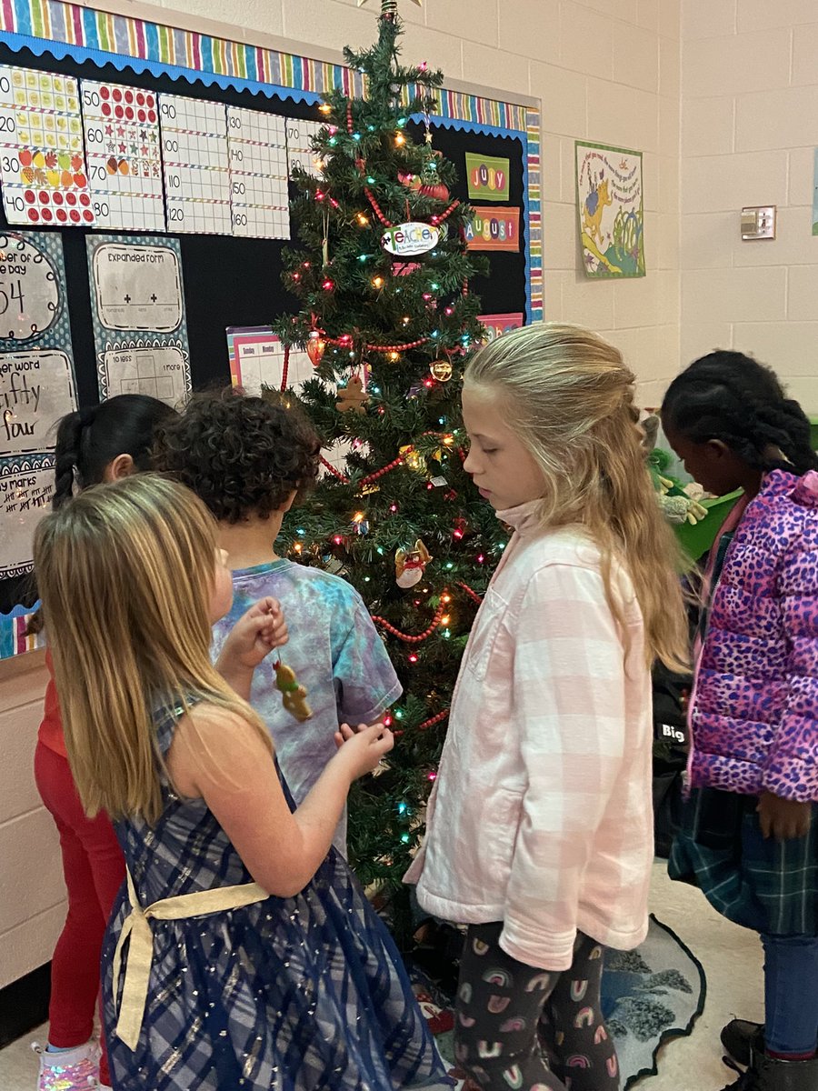 We decorated our tree. 🎄 <a href="/MCPSsandcastle/">MCPS</a> #teammcps #lighttheway