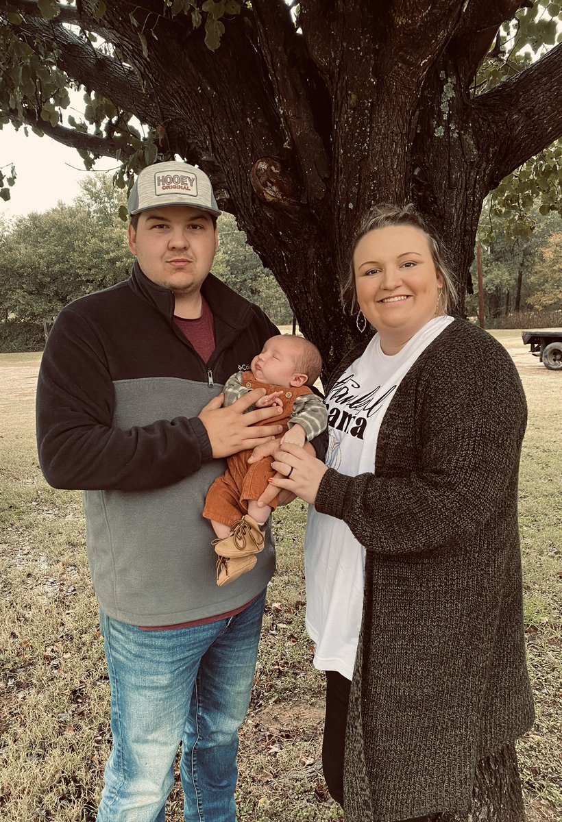 bateman_katelyn's tweet photo. My whole world 💙 https://t.co/XGF5jw69ii