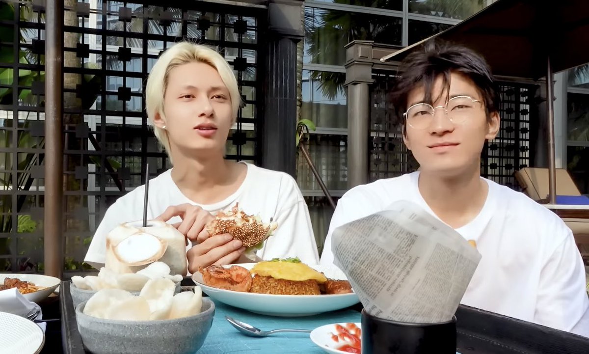 wonubliss's tweet photo. jun feeding wonwoo 🥥🤍 https://t.co/3OSJZ3vDEn