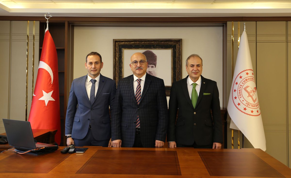 Projeleriyle TÜBİTAK 2204-B Türkiye Finalinde birinci seçilerek ilimizi gururlandıran Hatay BİLSEM Okulu öğrencileri Duru Bilgil ve Hena Su Duman'ı makamında kabul eden İl Müdürümüz <a href="/SeyitAliBuyuk/">Seyit Ali Büyük</a> , öğrencilerimizi ve emeği geçenleri tebrik etti.
<a href="/tcmeb/">Millî Eğitim Bakanlığı</a> 
<a href="/HatayValiligi/">T.C. Hatay Valiliği</a> 
#hataymem