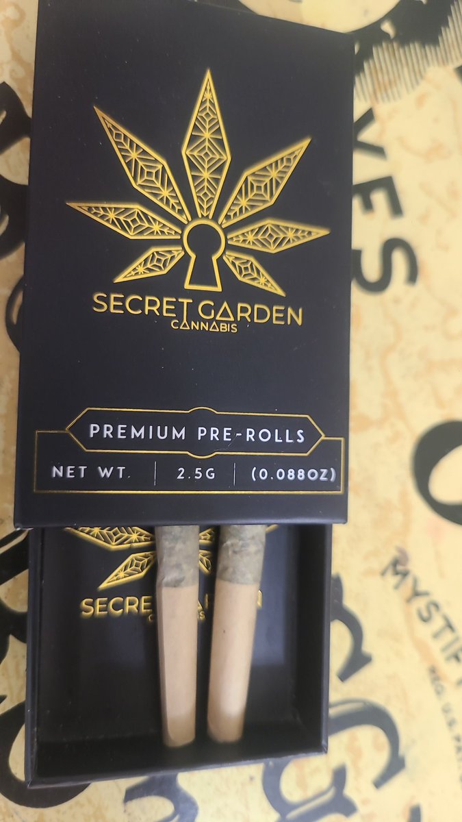 Happy deuce day😂 hubby asked why I smoke too much weed....its what's keeping me from 🤛🏻👊🏻🖐🏻🦵🏻yo ess🤣 #toughlove#inweeduswetrust#wakeNbake💪🏻💪🏻💪🏻