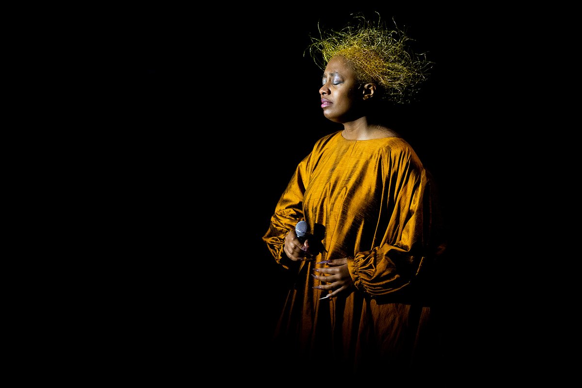 philharmonie's tweet photo. Le week-end dernier à la Cité de la musique, @cecilesalvant présentait #Ogresse, pièce musicale hors normes, inspirée de l’univers des contes de fée, qu’elle interprètait avec un ensemble orchestral de 13 musiciens.
📷 Joachim Bertrand https://t.co/D6kjf8N7Yq