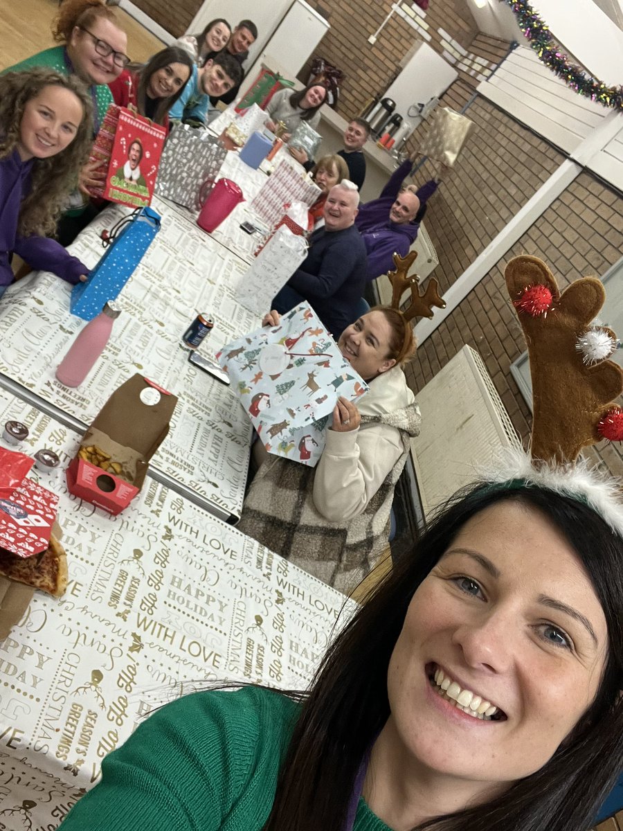 Xmas Jumper Day &amp; Secret Santa with the staff team before the xmas madness at Ysortit🎅🏻🎄🎁 #YSITeam #Christmas22 #SecretSanta <a href="/LyndseyYsi/">LyndseyYsortit</a> @AllisonYSortIt <a href="/GillianYsortit/">GillianYsortit</a> <a href="/CallumYSortIt/">Callum Shipcott</a> <a href="/Lachlanysortit/">Lachlan Veitch</a> @PamYSortIt