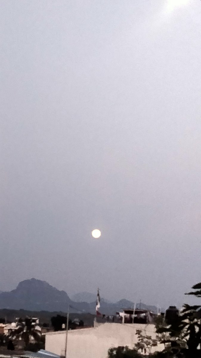 #ConLaLunaYo que me hace muy feliz, enamora y pone modo romántica 💕🥰😘
<a href="/YODEBUENAS/">Miguel Barrientos Mx</a> buenos días Micke 
 <a href="/La99fm/">La 99 FM</a> <a href="/YoAmoLa99/">AmoLa99 💙🎶📻 #YoAmoLa99</a> <a href="/ClubChavorrucos/">ClubChavorrucos</a>