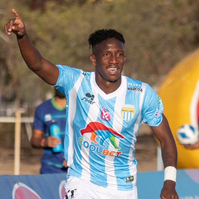 NoticiasFutCL's tweet photo. YORMAN ZAPATA A COLO COLO.
El extremo de 22 años que actualmente se encuentra en Magallanes, podría dar un gran salto en su carrera y ser incorporado al equipo del Cacique.
Colo Colo está interesado en sus servicios desde el mercado de invierno y ya habrían conversaciones. https://t.co/DDDzNXPYlc